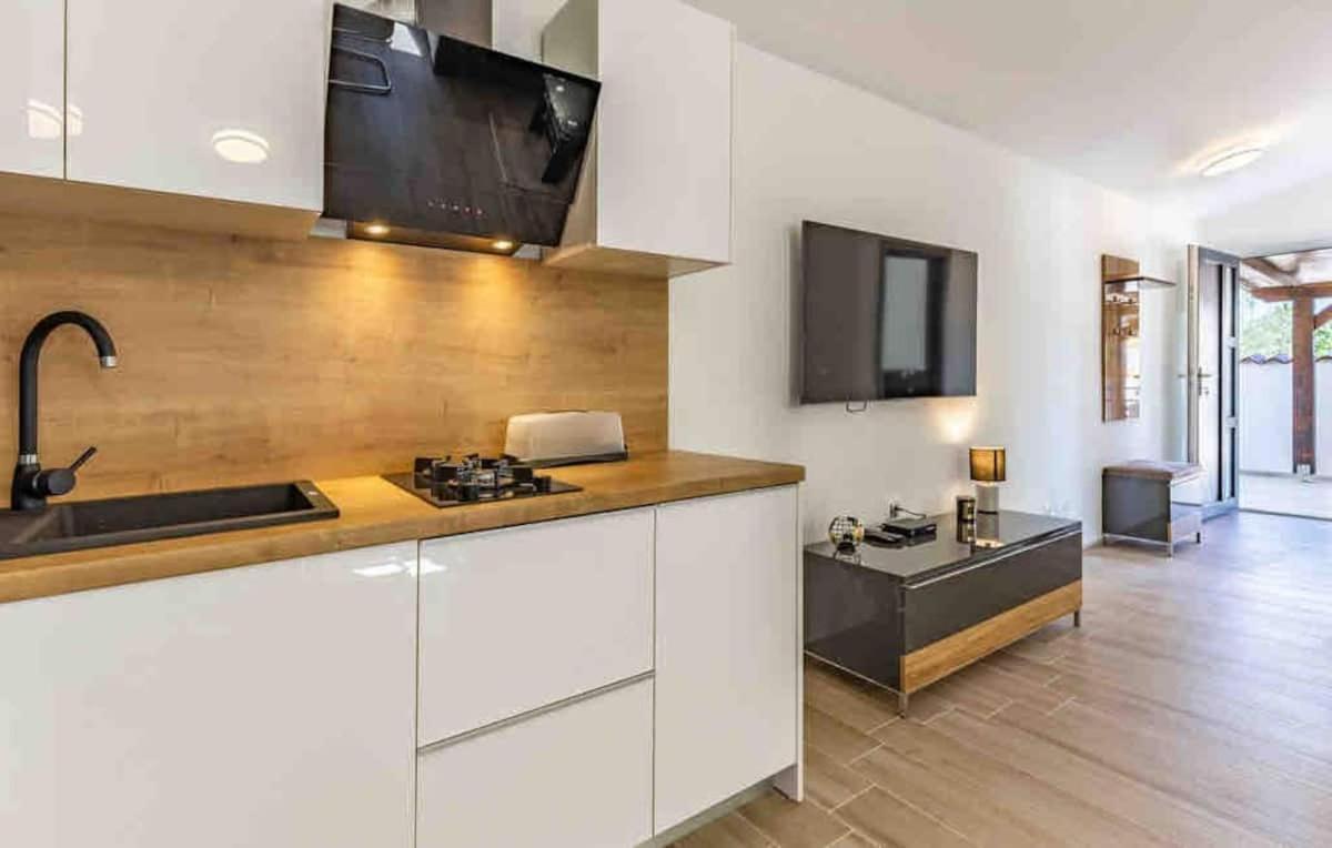 Apartments Eden Sisan Exterior photo