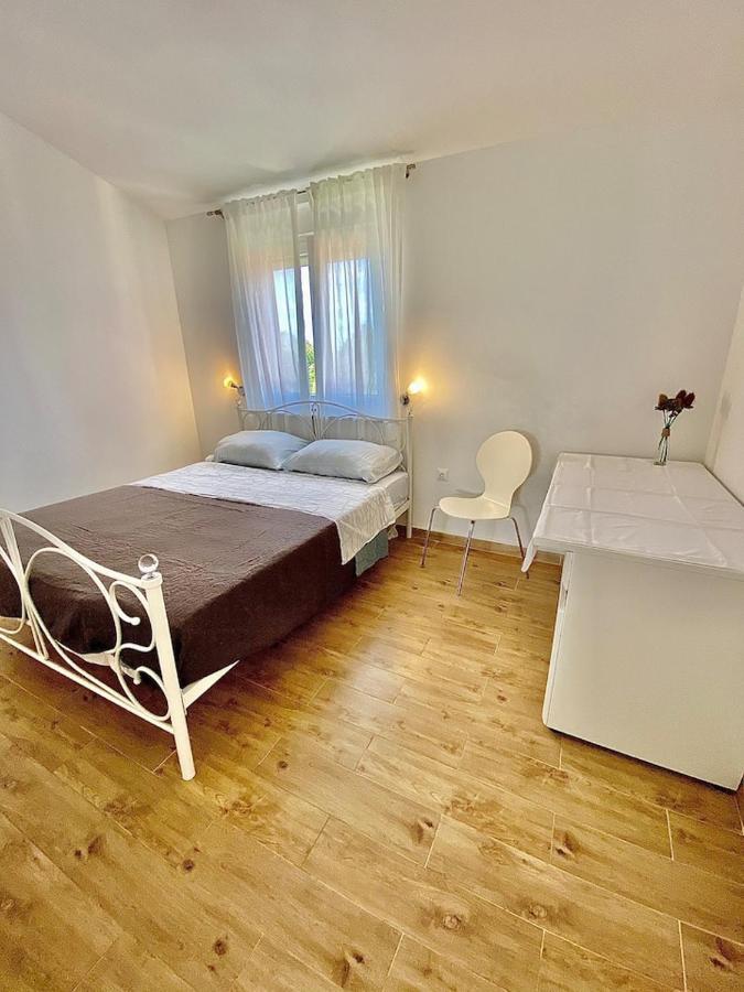 Apartments Eden Sisan Exterior photo