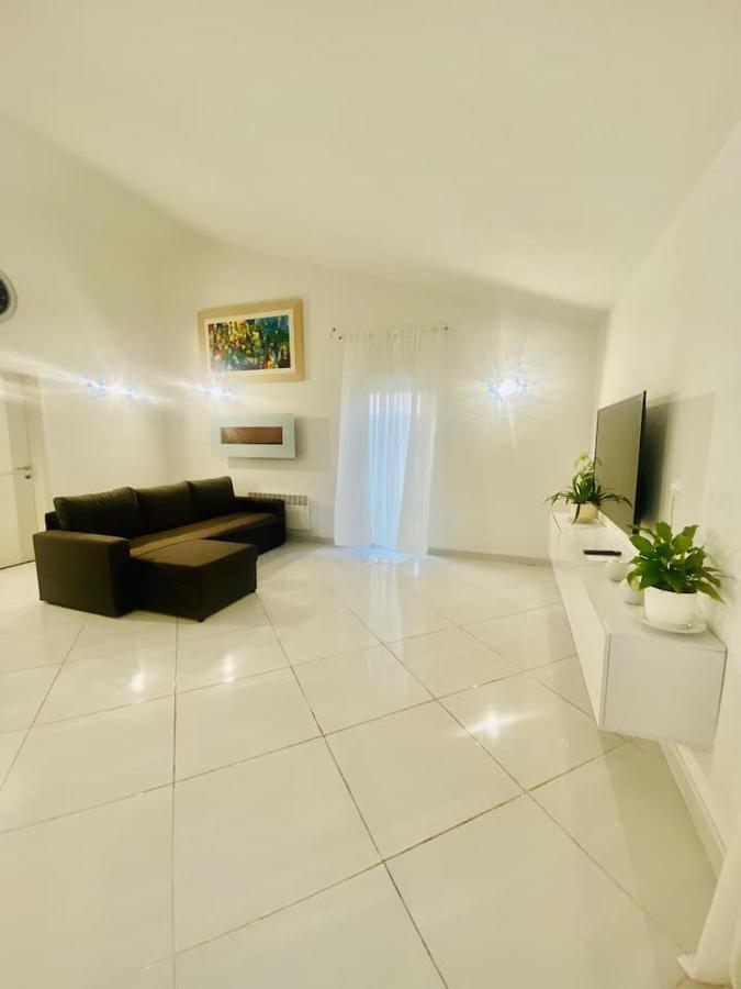 Apartments Eden Sisan Exterior photo