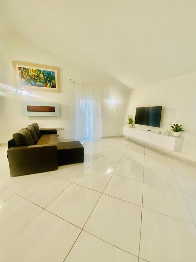 Apartments Eden Sisan Exterior photo