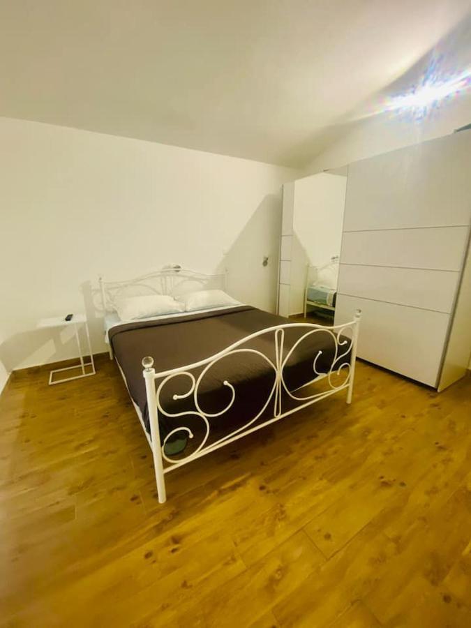 Apartments Eden Sisan Exterior photo